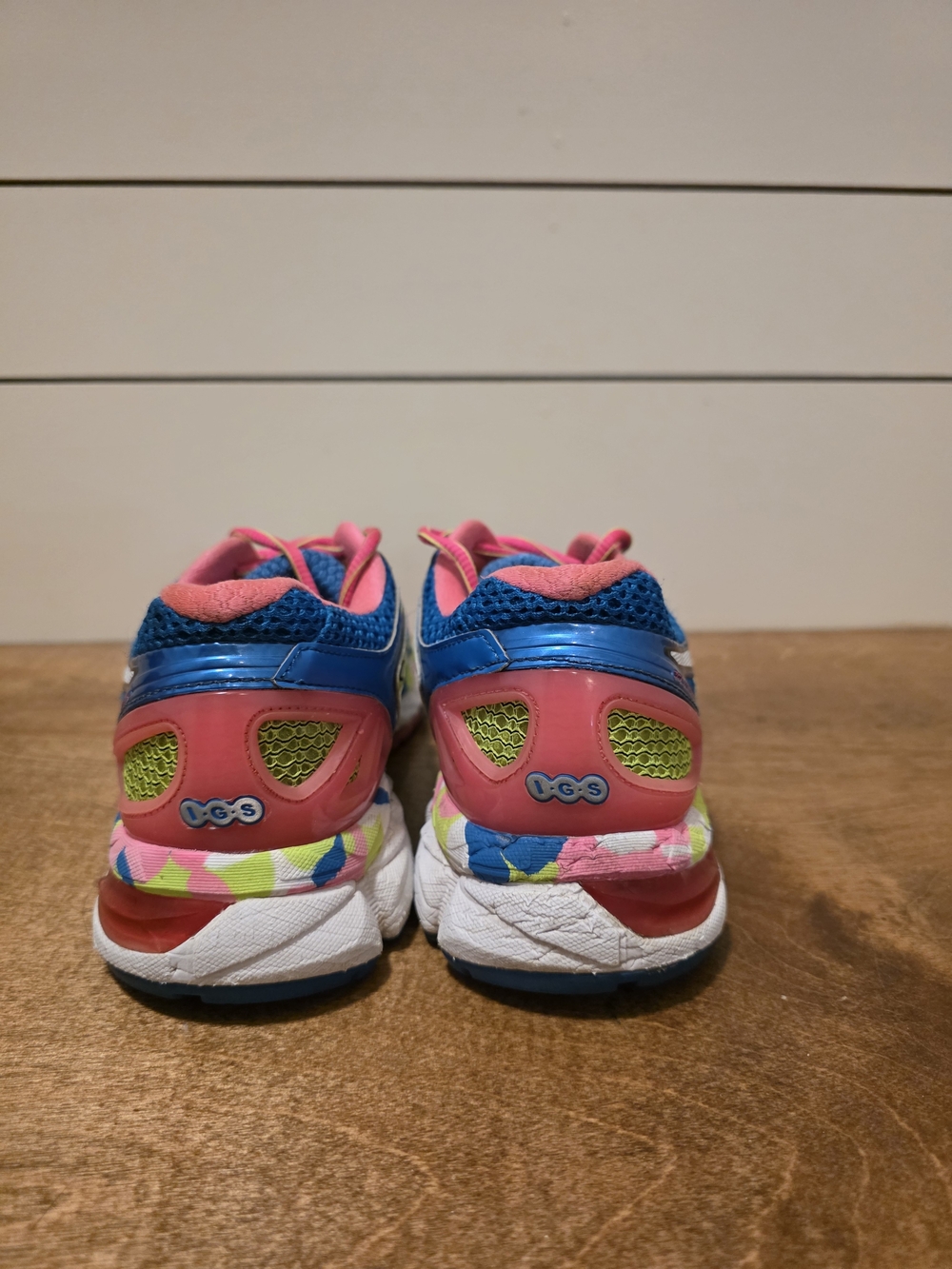 ASICS Neon Yellow, Blue & Pink Running Shoes Size 8 - Picture 4 of 7